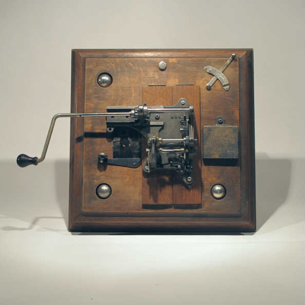 2016.5_wind-up_graphophone.JPG