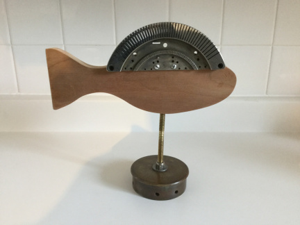 2020.04 Fish on metal base